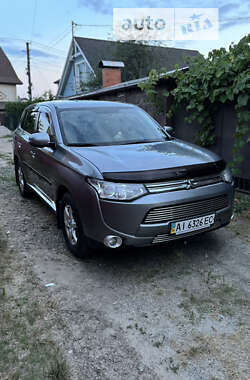 Позашляховик / Кросовер Mitsubishi Outlander 2013 в Києві