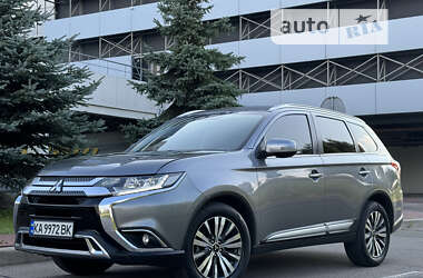 Внедорожник / Кроссовер Mitsubishi Outlander 2019 в Киеве