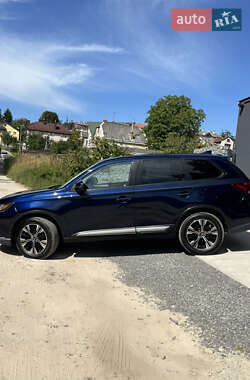 Внедорожник / Кроссовер Mitsubishi Outlander 2019 в 