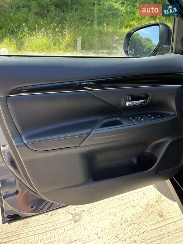 Внедорожник / Кроссовер Mitsubishi Outlander 2019 в Львове