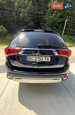 Внедорожник / Кроссовер Mitsubishi Outlander 2019 в 