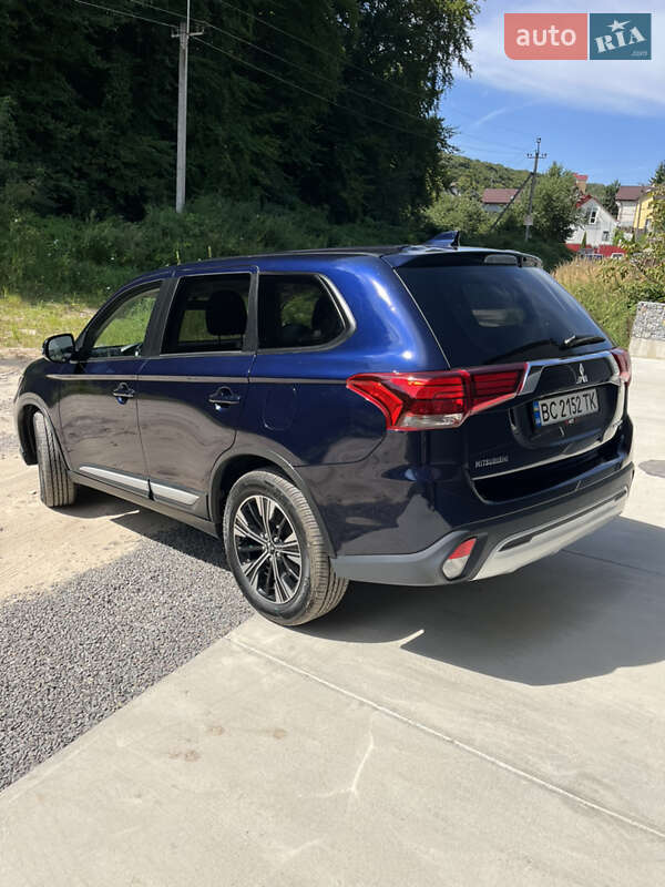 Внедорожник / Кроссовер Mitsubishi Outlander 2019 в Львове