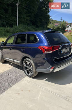 Внедорожник / Кроссовер Mitsubishi Outlander 2019 в 