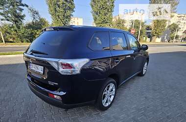 Внедорожник / Кроссовер Mitsubishi Outlander 2013 в Хмельницком