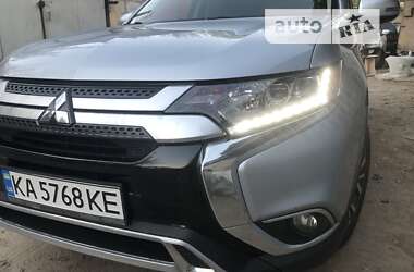 Внедорожник / Кроссовер Mitsubishi Outlander 2016 в Киеве