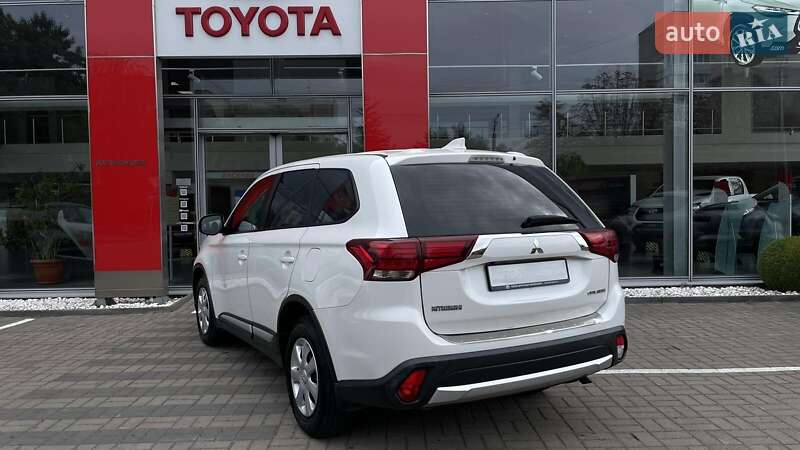 Позашляховик / Кросовер Mitsubishi Outlander 2017 в Луцьку