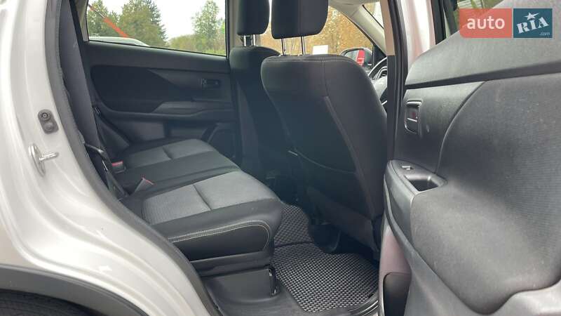 Позашляховик / Кросовер Mitsubishi Outlander 2017 в Луцьку