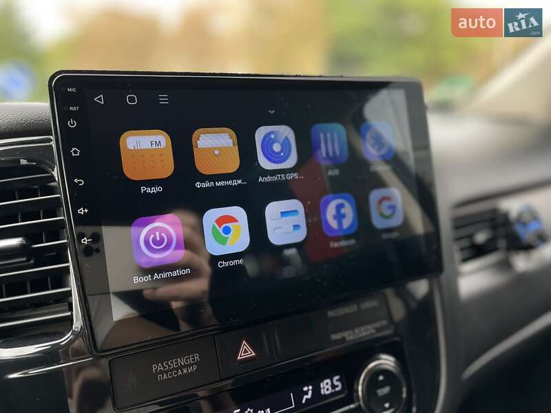 Позашляховик / Кросовер Mitsubishi Outlander 2017 в Луцьку