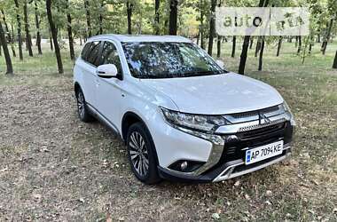 Позашляховик / Кросовер Mitsubishi Outlander 2015 в Запоріжжі