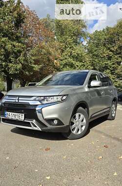 Позашляховик / Кросовер Mitsubishi Outlander 2021 в Кропивницькому