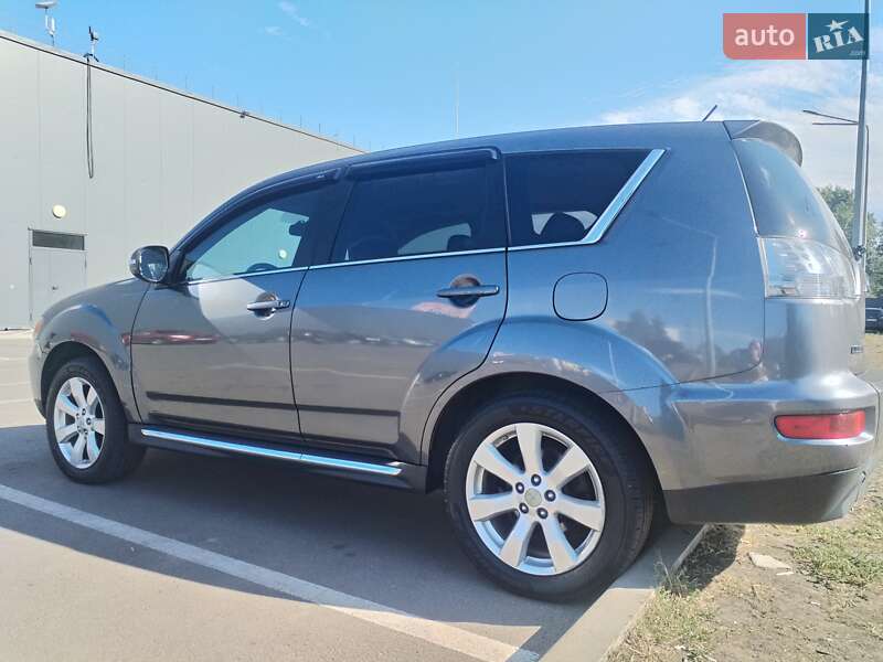 Внедорожник / Кроссовер Mitsubishi Outlander 2010 в Киеве
