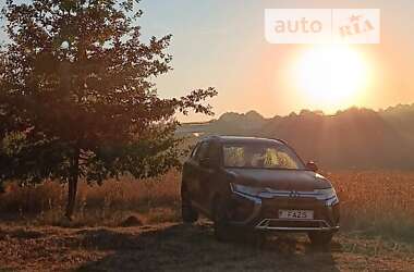 Внедорожник / Кроссовер Mitsubishi Outlander 2019 в Харькове