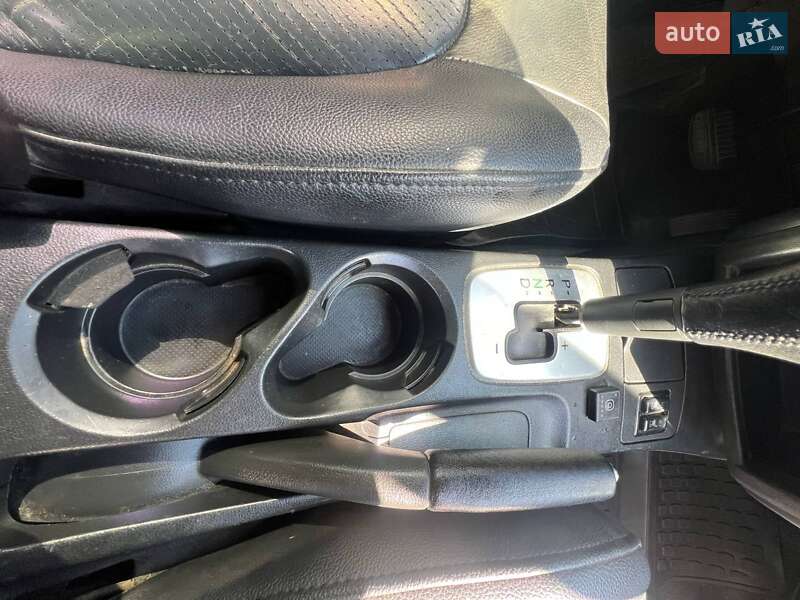 Позашляховик / Кросовер Mitsubishi Outlander 2004 в Києві фото 12 Позашляховик / Кросовер Mitsubishi Outlander 2004 в Києві