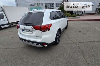 Позашляховик / Кросовер Mitsubishi Outlander 2018 в Києві