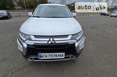 Позашляховик / Кросовер Mitsubishi Outlander 2018 в Києві