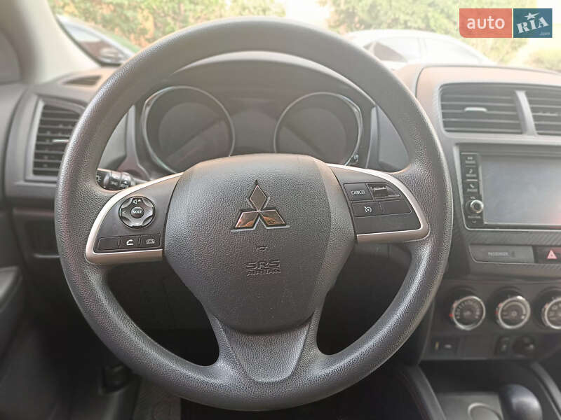 Позашляховик / Кросовер Mitsubishi Outlander 2018 в Києві