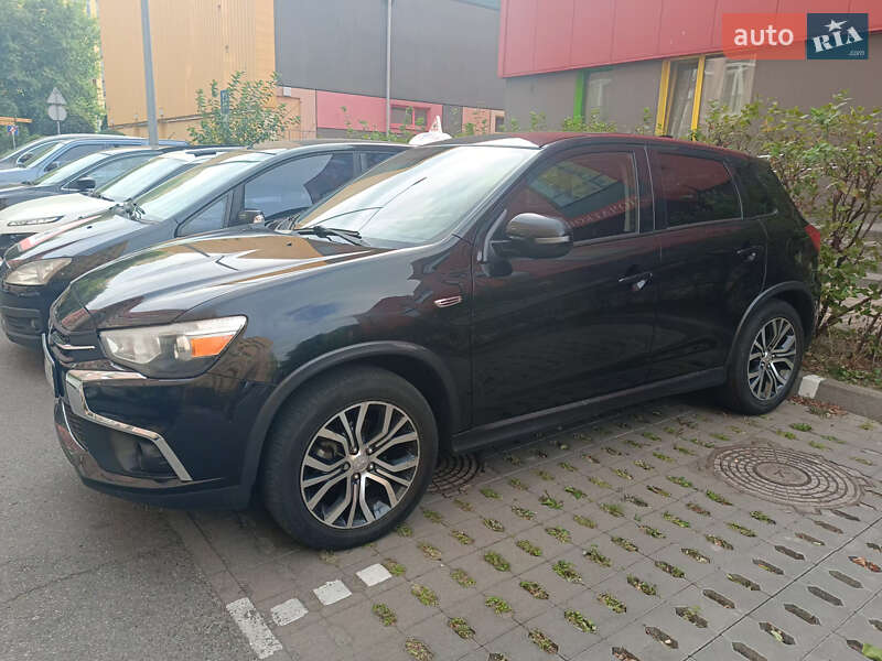 Позашляховик / Кросовер Mitsubishi Outlander 2018 в Києві