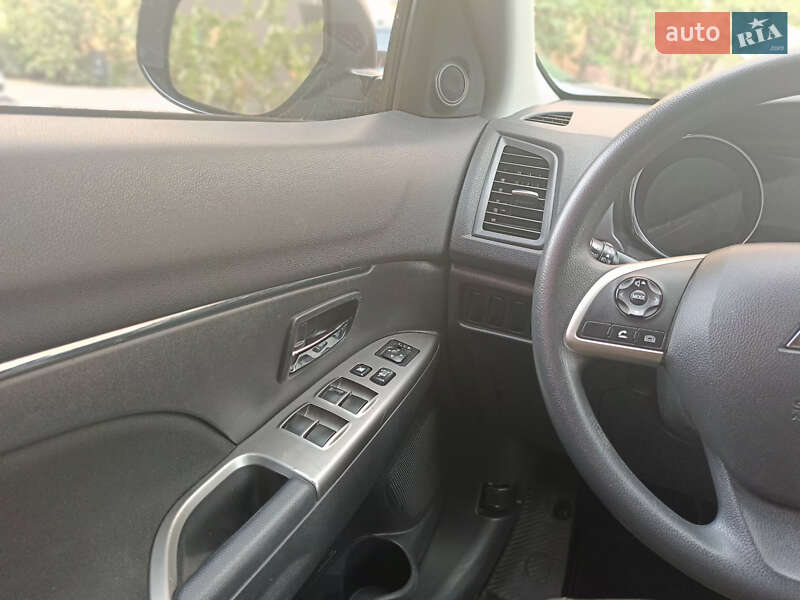 Позашляховик / Кросовер Mitsubishi Outlander 2018 в Києві