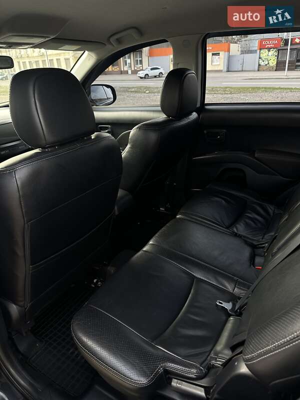Внедорожник / Кроссовер Mitsubishi Outlander 2011 в Харькове