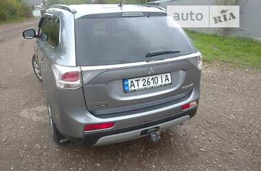 Внедорожник / Кроссовер Mitsubishi Outlander 2012 в 
