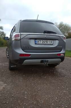 Внедорожник / Кроссовер Mitsubishi Outlander 2012 в 