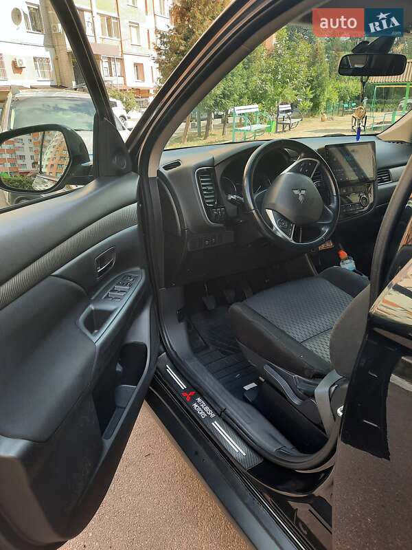 Позашляховик / Кросовер Mitsubishi Outlander 2012 в Одесі