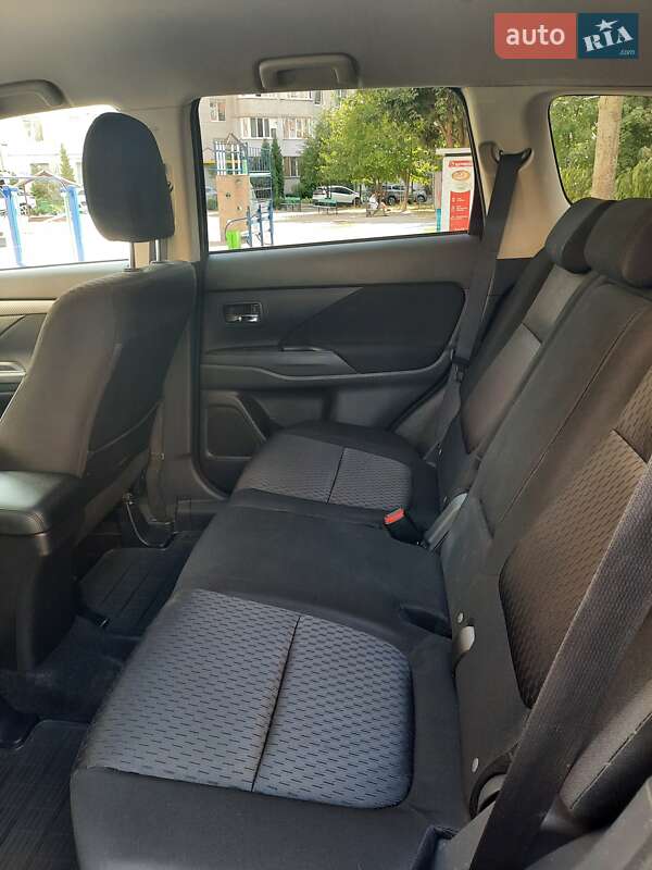 Позашляховик / Кросовер Mitsubishi Outlander 2012 в Одесі