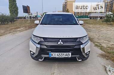 Позашляховик / Кросовер Mitsubishi Outlander 2018 в Києві