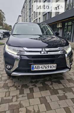 Внедорожник / Кроссовер Mitsubishi Outlander 2016 в Новояворовске