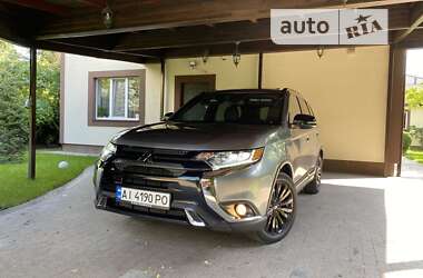 Позашляховик / Кросовер Mitsubishi Outlander 2020 в Києві