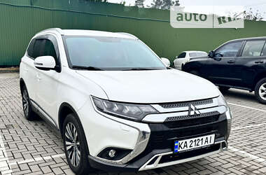 Позашляховик / Кросовер Mitsubishi Outlander 2020 в Києві