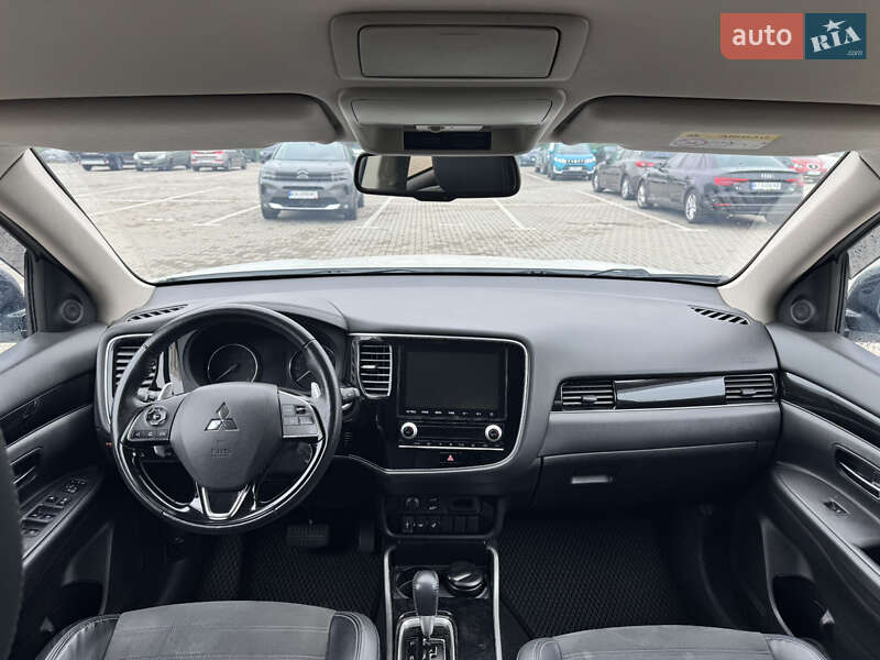 Внедорожник / Кроссовер Mitsubishi Outlander 2020 в Киеве