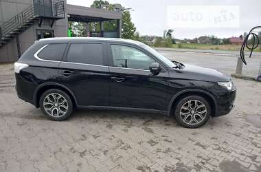 Внедорожник / Кроссовер Mitsubishi Outlander 2015 в Калуше