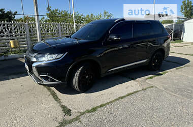 Позашляховик / Кросовер Mitsubishi Outlander 2019 в Харкові