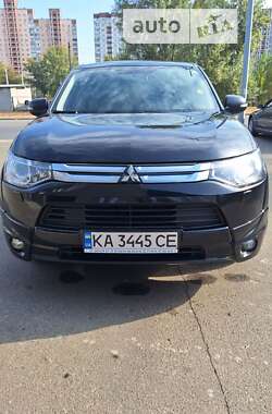 Позашляховик / Кросовер Mitsubishi Outlander 2013 в Києві