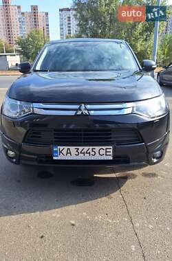 Внедорожник / Кроссовер Mitsubishi Outlander 2013 в 