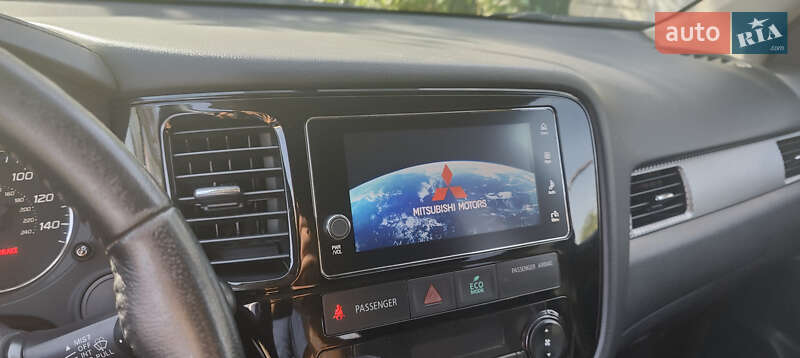 Внедорожник / Кроссовер Mitsubishi Outlander 2016 в Днепре