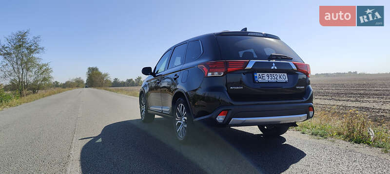 Внедорожник / Кроссовер Mitsubishi Outlander 2016 в Днепре