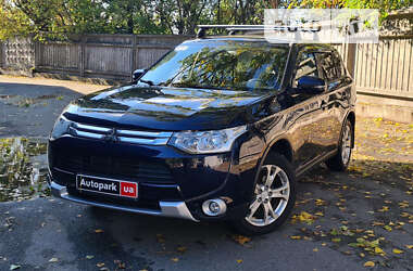 Внедорожник / Кроссовер Mitsubishi Outlander 2014 в Киеве