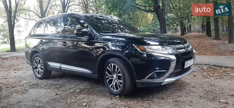 Внедорожник / Кроссовер Mitsubishi Outlander 2017 в Запорожье