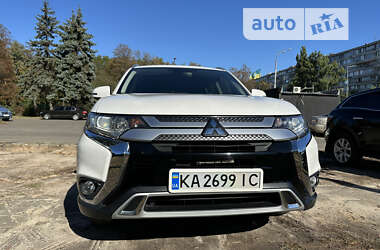 Позашляховик / Кросовер Mitsubishi Outlander 2018 в Києві