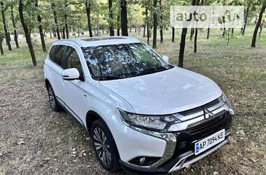 Внедорожник / Кроссовер Mitsubishi Outlander 2015 в Запорожье