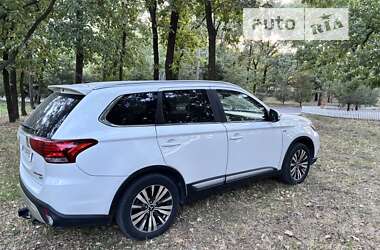 Внедорожник / Кроссовер Mitsubishi Outlander 2015 в Запорожье