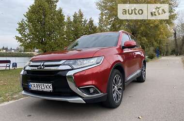 Внедорожник / Кроссовер Mitsubishi Outlander 2017 в Киеве