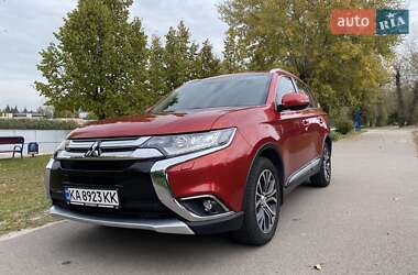 Внедорожник / Кроссовер Mitsubishi Outlander 2017 в 