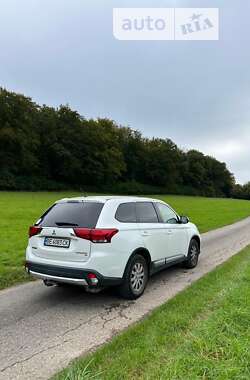 Внедорожник / Кроссовер Mitsubishi Outlander 2016 в Николаеве