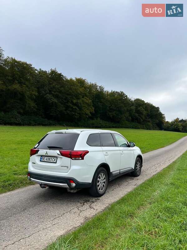 Mitsubishi Outlander 2016