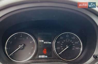 Внедорожник / Кроссовер Mitsubishi Outlander 2016 в 