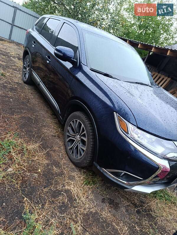 Внедорожник / Кроссовер Mitsubishi Outlander 2016 в Харькове