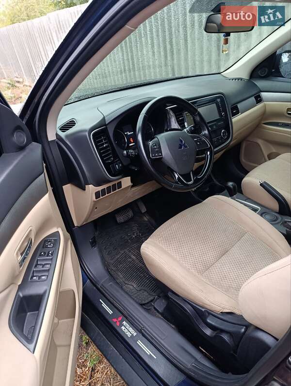Mitsubishi Outlander 2016